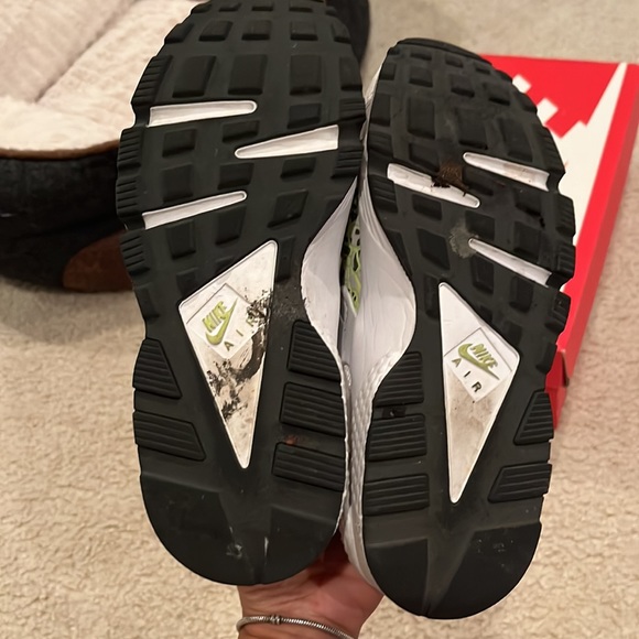 Nike Air Hurache Womens - Picture 4 of 5